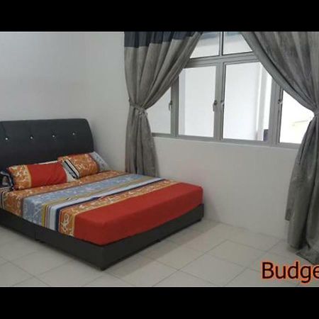 Bistari Homestay Parit Raja Uthm Экстерьер фото